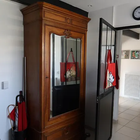 Petite Maison Bord De *