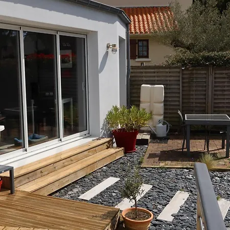 Petite Maison Bord De بيت للعطل بورنيشّيه